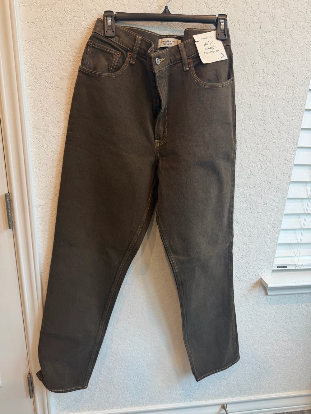 Abercrombie & Fitch Women's Straight Leg Jeans in Brown - Picture 1 of 4